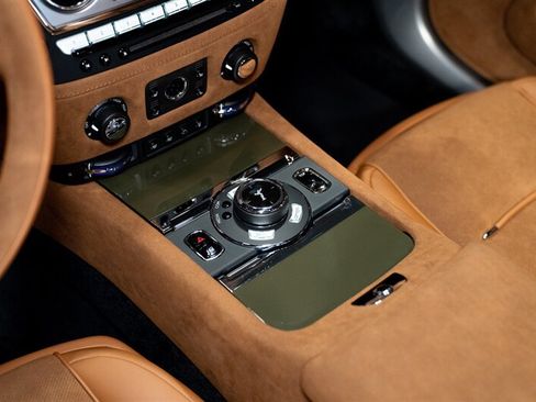Used 2021 Rolls-Royce Dawn RWD image 16