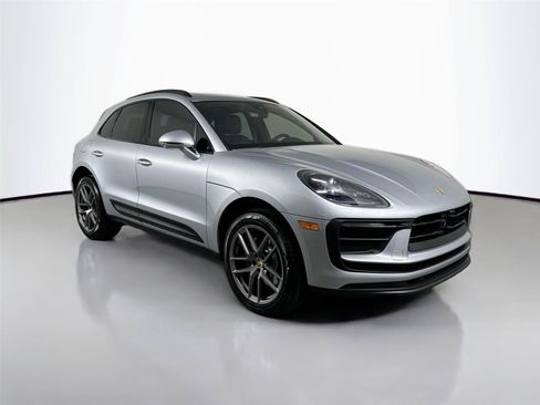Certified 2026 Porsche Macan AWD/4WD image 9