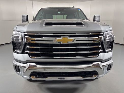 Used 2025 Chevrolet Silverado 2500 LTZ w/ LTZ Premium Package image 4