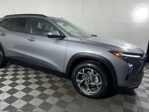 New 2026 Chevrolet Trax LT w/ LT Convenience Package image 3