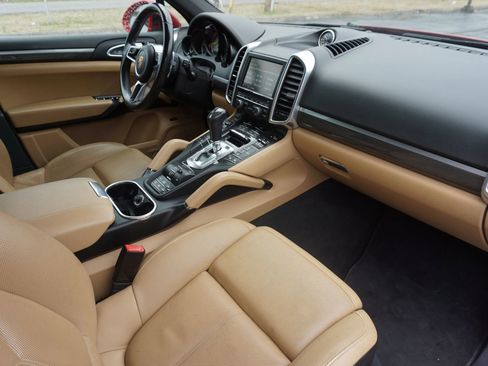 Used 2016 Porsche Cayenne S image 39