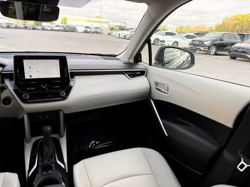 Used 2024 Toyota Corolla Cross XLE w/ Convenience Package image 28