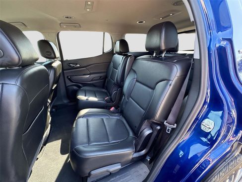 Used 2023 GMC Acadia SLT w/ Technology Package image 22