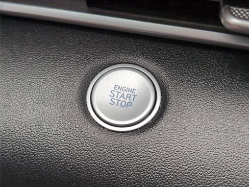 Used 2021 Hyundai Elantra SEL w/ Convenience + Premium Package image 25