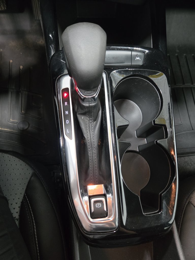 Used 2025 Chevrolet Trax LT w/ LT Convenience Package FWD image 33