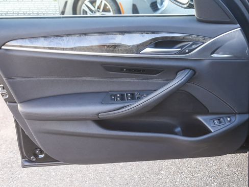 Certified 2023 BMW 530e w/ Convenience Package image 17