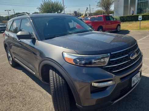Used 2020 Ford Explorer XLT w/ Equipment Group 202A RWD image 2