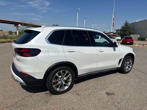Used 2024 BMW X5 xDrive40i w/ Parking Assistance Package AWD/4WD image 3