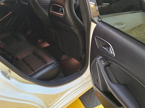 Used 2019 Mercedes-Benz CLA 250 image 13