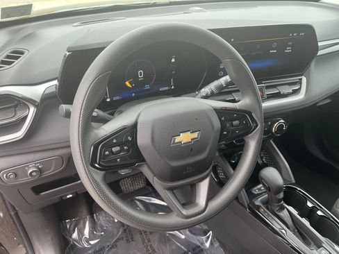 Used 2025 Chevrolet TrailBlazer LT FWD image 27