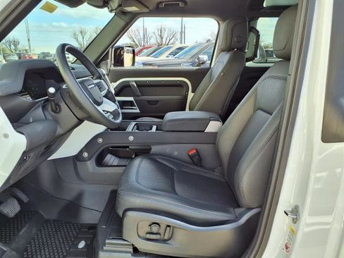 Used 2023 Land Rover Defender 90 SE image 19