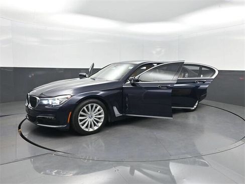 Used 2018 BMW 740i image 44