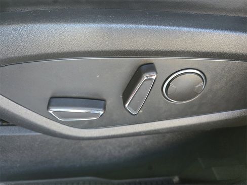 Used 2022 Lincoln Nautilus Reserve w/ Equipment Group 201A image 27