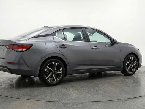 Used 2025 Nissan Sentra SV image 9