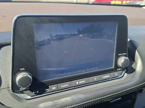 Used 2022 Nissan Rogue SV FWD image 13