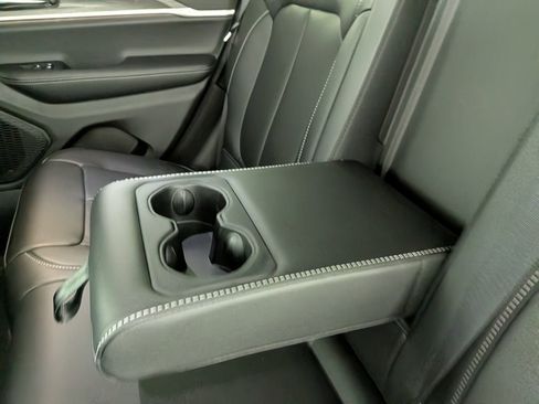 New 2025 Jeep Grand Cherokee Limited w/ Luxury Tech Group II image 31