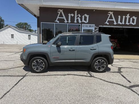 Used 2016 Jeep Renegade Trailhawk AWD/4WD image 6