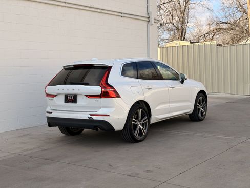 Used 2019 Volvo XC60 T5 Momentum w/ Multimedia Package image 4