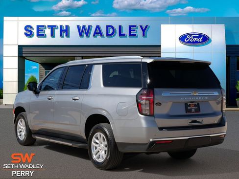 Used 2024 Chevrolet Suburban LT image 7