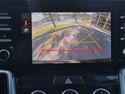 Certified 2023 Kia Sorento LX image 4