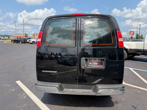 Used 2017 Chevrolet Express 2500 RWD image 4