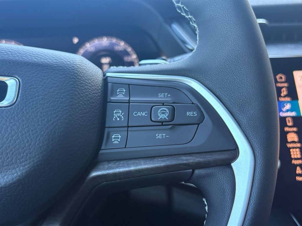 New 2026 Jeep Grand Cherokee Altitude AWD/4WD image 17
