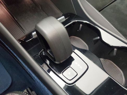 Used 2023 Volvo C40 P8 Recharge Ultimate AWD/4WD image 32