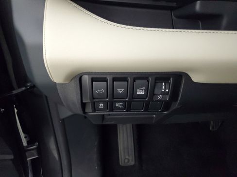 Used 2022 Subaru Ascent Limited image 28