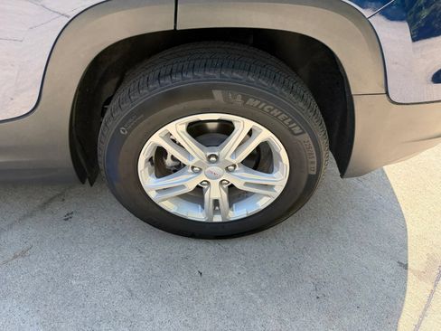 Used 2023 GMC Terrain SLE w/ Driver Convenience Package FWD image 41