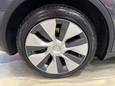 Used 2020 Tesla Model Y Long Range image 24