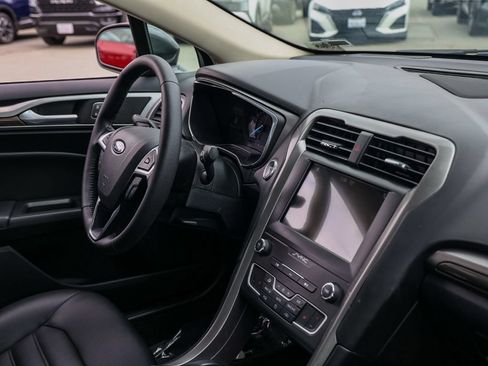 Used 2020 Ford Fusion SEL FWD image 19