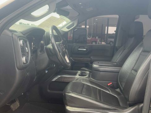 Used 2020 GMC Sierra 2500 Denali w/ Technology Package AWD/4WD image 2