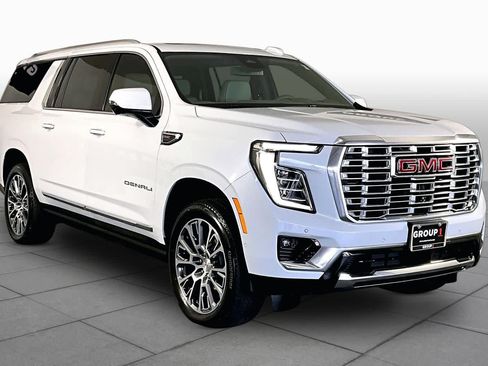Used 2026 GMC Yukon XL Denali w/ Sun & Power Step Package AWD/4WD image 3