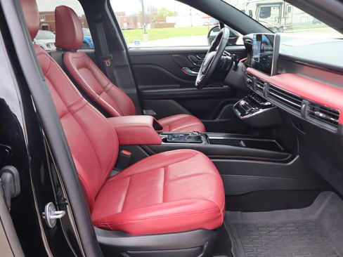 Used 2025 Lincoln Corsair Reserve AWD/4WD image 13