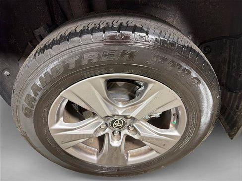 Used 2024 Toyota RAV4 XLE FWD image 19