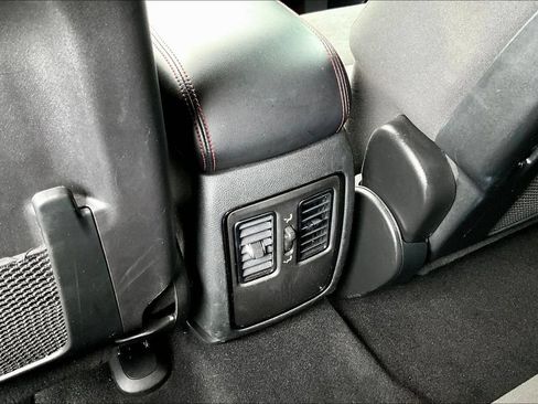 Used 2025 Dodge Durango GT AWD/4WD image 12