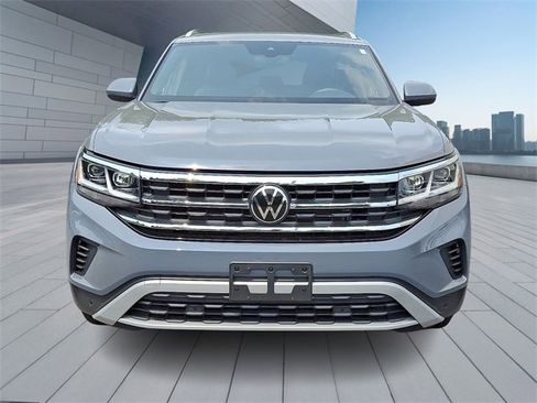 Used 2023 Volkswagen Atlas Cross Sport SEL image 2