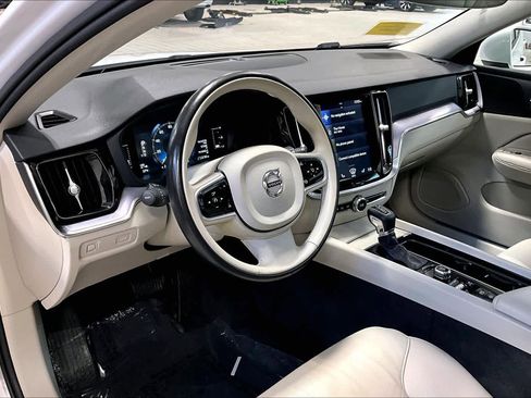 Used 2019 Volvo S60 T6 Momentum image 16