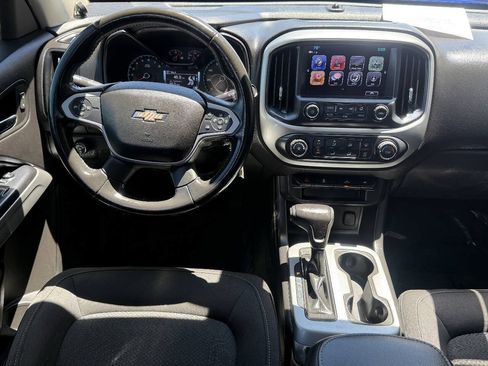 Used 2017 Chevrolet Colorado LT w/ LT Convenience Package RWD image 5