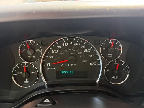 Used 2024 Chevrolet Express 2500 w/ Driver Convenience Package RWD image 27