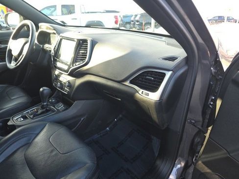 Used 2019 Jeep Cherokee High Altitude image 9