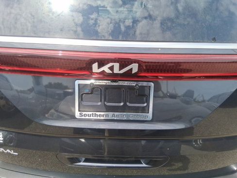 Certified 2024 Kia Carnival SX Prestige FWD image 17