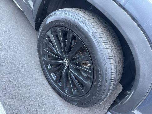 Used 2025 Toyota Highlander XSE image 14