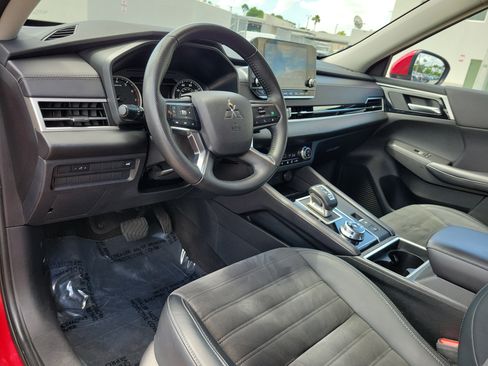 Used 2024 Mitsubishi Outlander SE FWD image 9