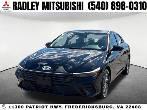 Used 2025 Hyundai Elantra Hybrid FWD image 1