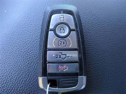 Used 2021 Ford F150 Lariat w/ Tow Technology Package image 29