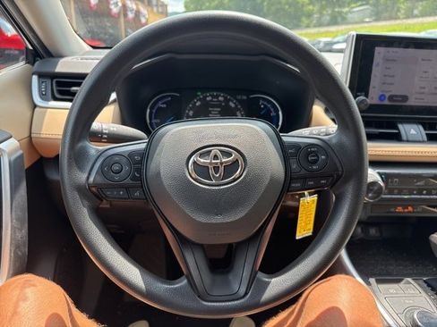 Used 2023 Toyota RAV4 LE image 17