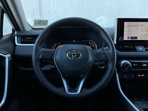 Used 2025 Toyota RAV4 XLE image 33