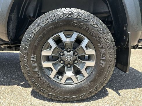 Used 2023 Toyota Tacoma TRD Off-Road AWD/4WD image 33