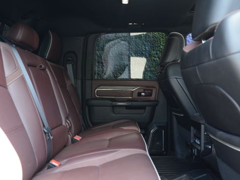 Used 2025 RAM 2500 Limited AWD/4WD image 35